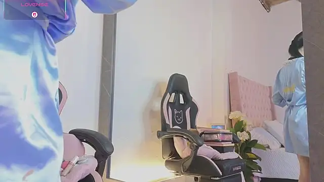 Snapshot of _Linoshka_1 chatting on February 25, 2026, 8:30 pm Linoshka 1 online show from February 25, 2026, 8:30 pm