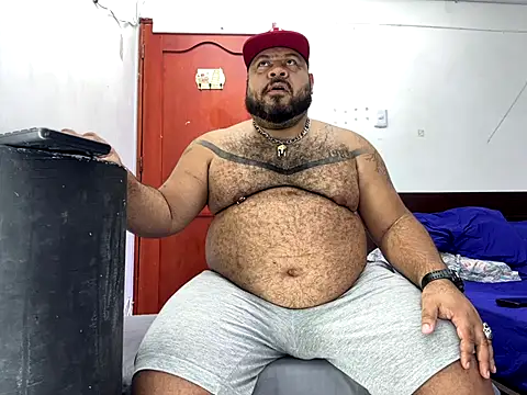 Latino bigcock online show from September 12, 2025, 11:48 pm