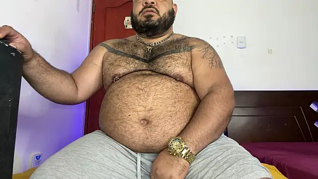 Latino bigcock online show from October 17, 2025, 6:17 am