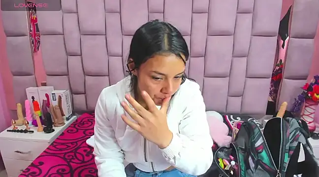 Bich Anal  online show from March 17, 2025, 1:29 pm