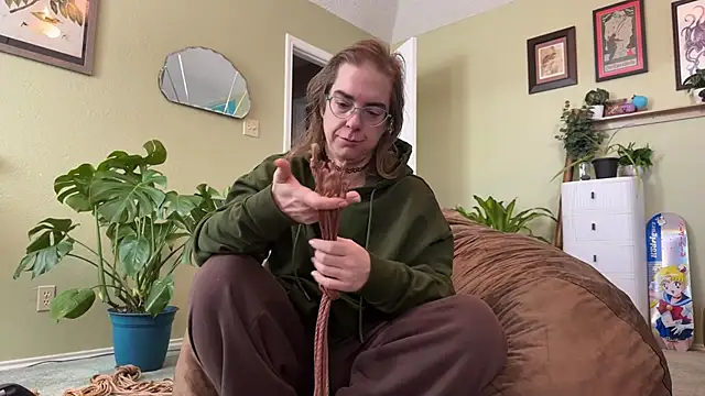 Snapshot of Linzy_19 chatting on February 3, 2026, 4:01 pm Linzy 19 online show from February 3, 2026, 4:01 pm