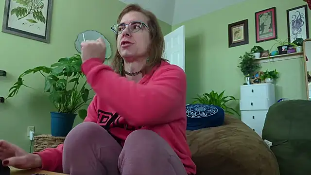 Snapshot of Linzy_19 chatting on February 11, 2026, 4:07 pm Linzy 19 online show from February 11, 2026, 4:07 pm