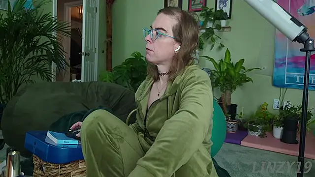 Snapshot of Linzy_19 chatting on January 16, 2026, 4:55 pm Linzy 19 online show from January 16, 2026, 4:55 pm