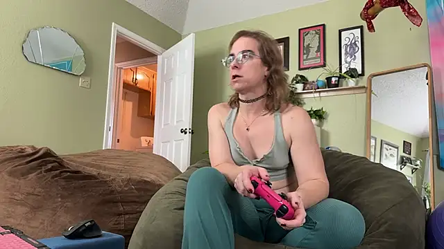 Snapshot of Linzy_19 chatting on February 10, 2026, 8:19 pm Linzy 19 online show from February 10, 2026, 8:19 pm