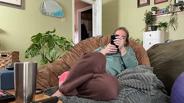 Snapshot of Linzy_19 chatting on February 2, 2026, 8:30 pm Linzy 19 online show from February 2, 2026, 8:30 pm