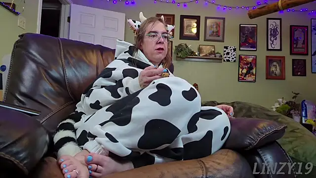 Linzy 19 online show from November 13, 2025, 4:38 am