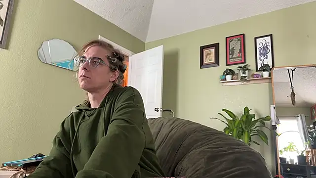 Snapshot of Linzy_19 chatting on February 25, 2026, 5:35 pm Linzy 19 online show from February 25, 2026, 5:35 pm