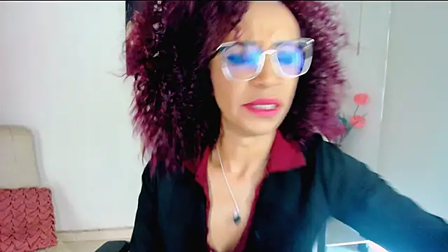 Snapshot of ScarlettMalbec chatting on September 19, 2025, 9:19 pm ScarlettMalbec online show from September 19, 2025, 9:19 pm