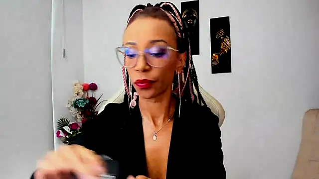Snapshot of ScarlettMalbec chatting on March 7, 2025, 8:22 pm ScarlettMalbec online show from March 7, 2025, 8:22 pm