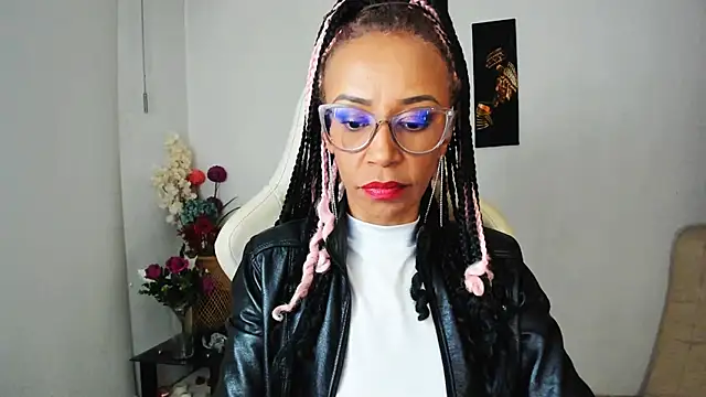 Snapshot of ScarlettMalbec chatting on February 17, 2025, 11:43 pm ScarlettMalbec online show from February 17, 2025, 11:43 pm