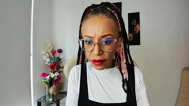 Snapshot of ScarlettMalbec chatting on February 13, 2025, 9:17 pm ScarlettMalbec online show from February 13, 2025, 9:17 pm