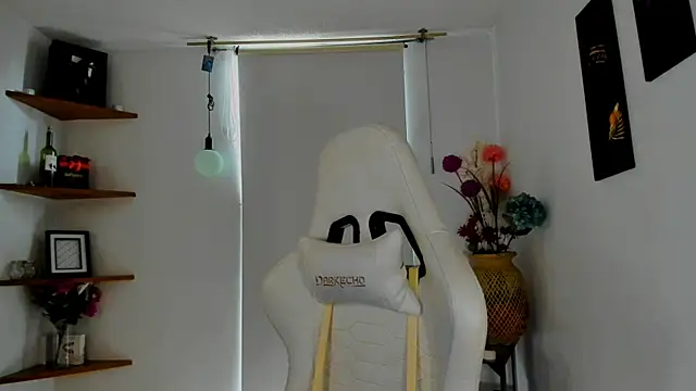 Snapshot of ScarlettMalbec chatting on January 9, 2025, 7:40 pm ScarlettMalbec online show from January 9, 2025, 7:40 pm