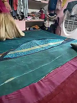 COUPLLE VILLAGE online show from October 18, 2025, 2:13 am