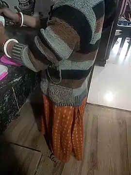 COUPLLE VILLAGE online show from November 28, 2025, 2:45 am