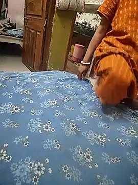 COUPLLE VILLAGE online show from April 14, 2026, 1:54 am