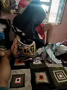 COUPLLE VILLAGE online show from April 29, 2026, 1:43 am