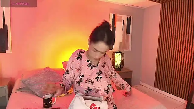 emily roberts1 online show from October 3, 2025, 1:01 pm