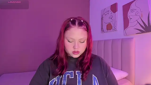 YuliCardona  online show from October 10, 2025, 9:04 pm