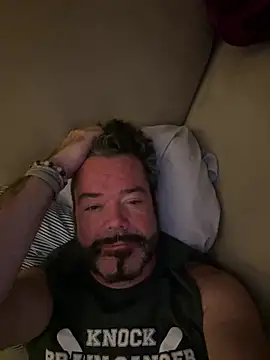 Snapshot of NYCLeatherBoi chatting on December 31, 2024, 2:29 am NYCLeatherBoi online show from December 31, 2024, 2:29 am