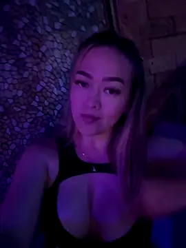 Danielavegax online show from November 7, 2025, 2:16 am