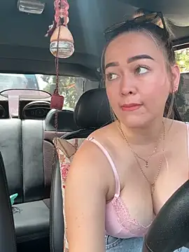 Danielavegax online show from April 30, 2026, 4:03 pm