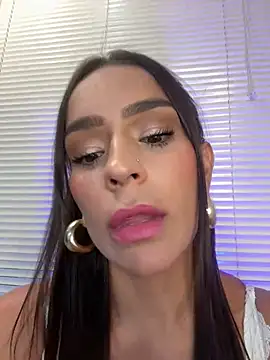 Snapshot of Mau_White chatting on March 12, 2025, 12:42 am Mau White online show from March 12, 2025, 12:42 am