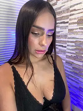 Snapshot of Mau_White chatting on March 13, 2025, 11:27 pm Mau White online show from March 13, 2025, 11:27 pm