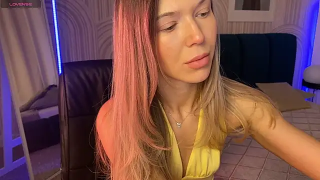 Snapshot of viviann_evans chatting on February 6, 2026, 1:01 am viviann evans online show from February 6, 2026, 1:01 am