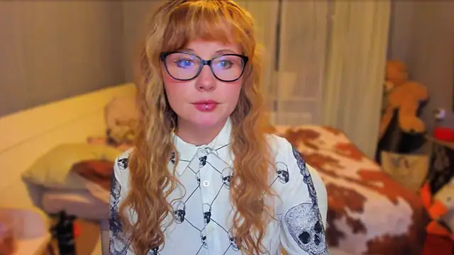 KlementinaBbG online show from October 13, 2025, 8:21 pm