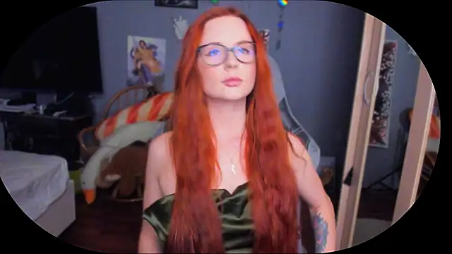 KlementinaBbG online show from December 4, 2024, 8:12 pm