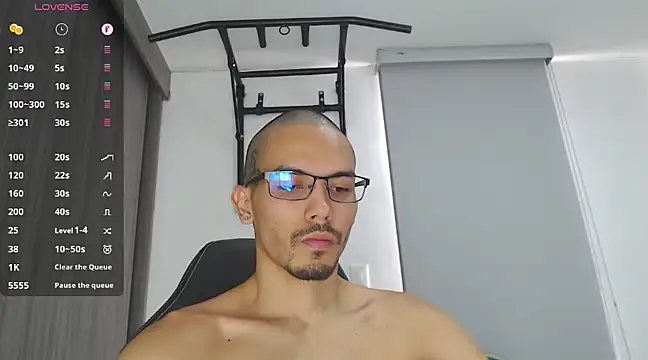 Snapshot of russthiago chatting on February 7, 2025, 2:37 pm russthiago online show from February 7, 2025, 2:37 pm