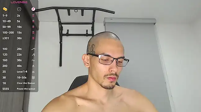 Snapshot of russthiago chatting on February 6, 2025, 9:49 pm russthiago online show from February 6, 2025, 9:49 pm