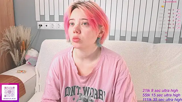   KawaiiYuki   online show from November 3, 2025, 7:35 am