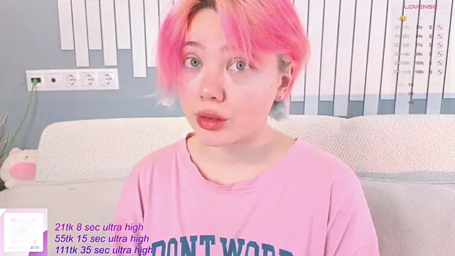   KawaiiYuki   online show from October 13, 2025, 6:59 am