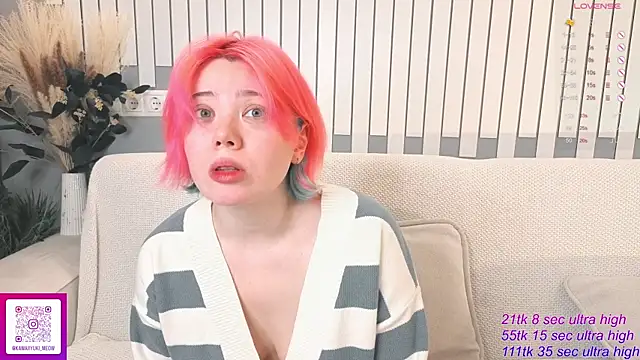   KawaiiYuki   online show from November 27, 2025, 10:16 am