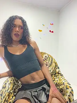 Snapshot of lau_sil chatting on February 18, 2026, 11:23 pm lau sil online show from February 18, 2026, 11:23 pm