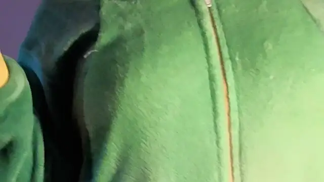 Paola Lyon  online show from September 19, 2025, 7:01 am