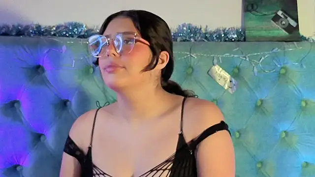 Paola Lyon  online show from January 12, 2026, 12:45 pm