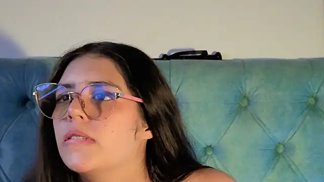 Paola Lyon  online show from September 27, 2025, 6:52 am