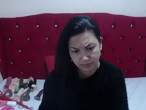 AdaFawxx online show from November 11, 2025, 4:18 am