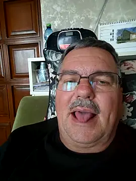 Snapshot of Tbone17 chatting on April 10, 2026, 3:52 pm Tbone17 online show from April 10, 2026, 3:52 pm