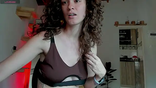 Snapshot of Rainbow_leia chatting on November 16, 2025, 7:29 pm Rainbow leia online show from November 16, 2025, 7:29 pm