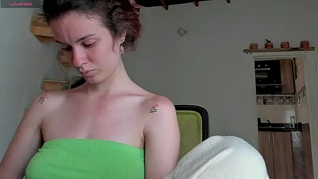 Snapshot of Rainbow_leia chatting on September 13, 2025, 7:14 pm Rainbow leia online show from September 13, 2025, 7:14 pm