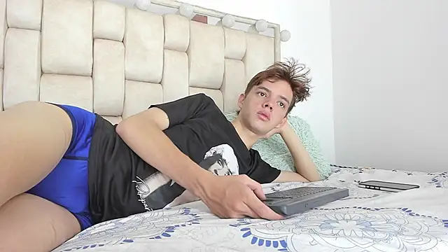 Snapshot of daniel_hot03 chatting on September 13, 2025, 1:44 pm daniel hot03 online show from September 13, 2025, 1:44 pm