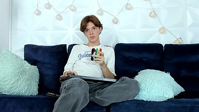 Snapshot of daniel_hot03 chatting on March 12, 2025, 9:35 pm daniel hot03 online show from March 12, 2025, 9:35 pm