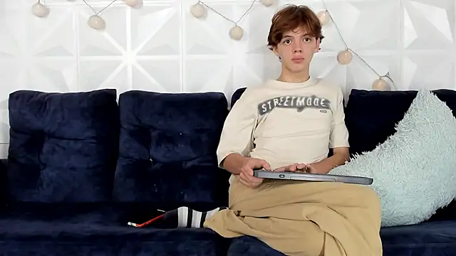 Snapshot of daniel_hot03 chatting on March 7, 2025, 9:06 pm daniel hot03 online show from March 7, 2025, 9:06 pm