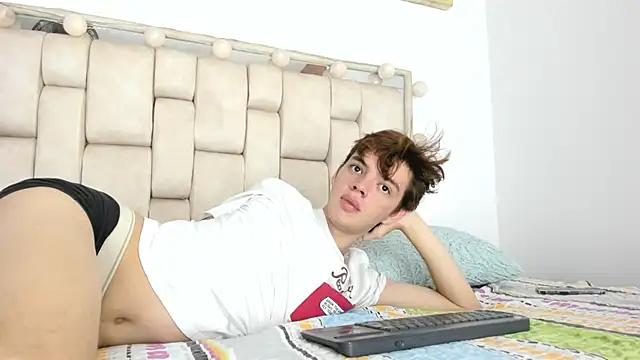 Snapshot of daniel_hot03 chatting on October 18, 2025, 1:35 pm daniel hot03 online show from October 18, 2025, 1:35 pm