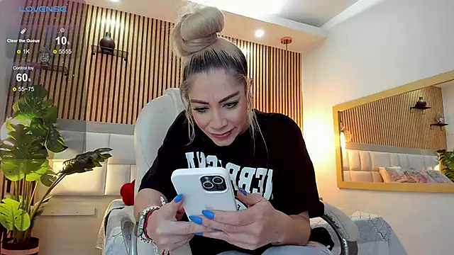 Viktoria Davis online show from December 1, 2024, 10:15 pm