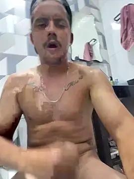 novinho fissurado20 online show from December 17, 2025, 9:53 pm