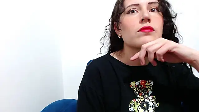 nadescomthxx online show from July 6, 2026, 10:56 pm